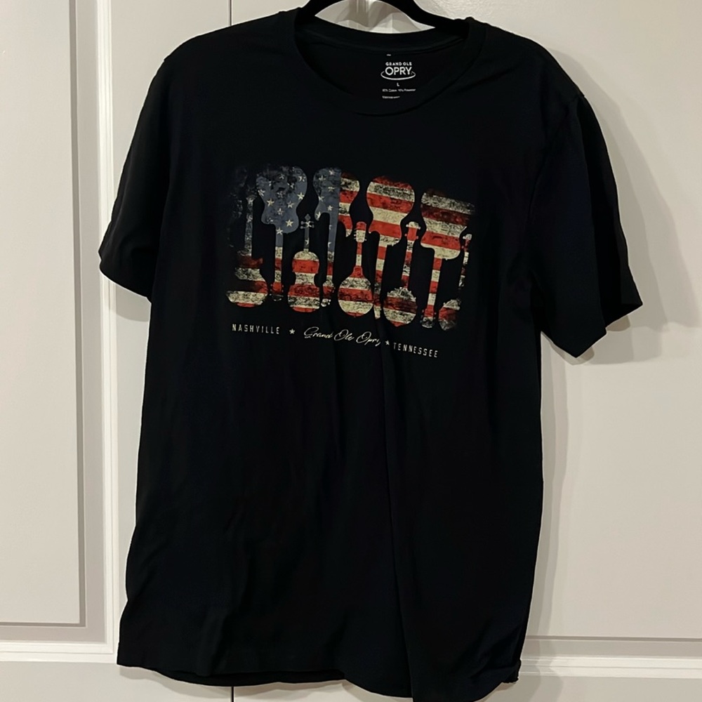 Lightly worn black with red white and blue guitars grand ole opry tee size L